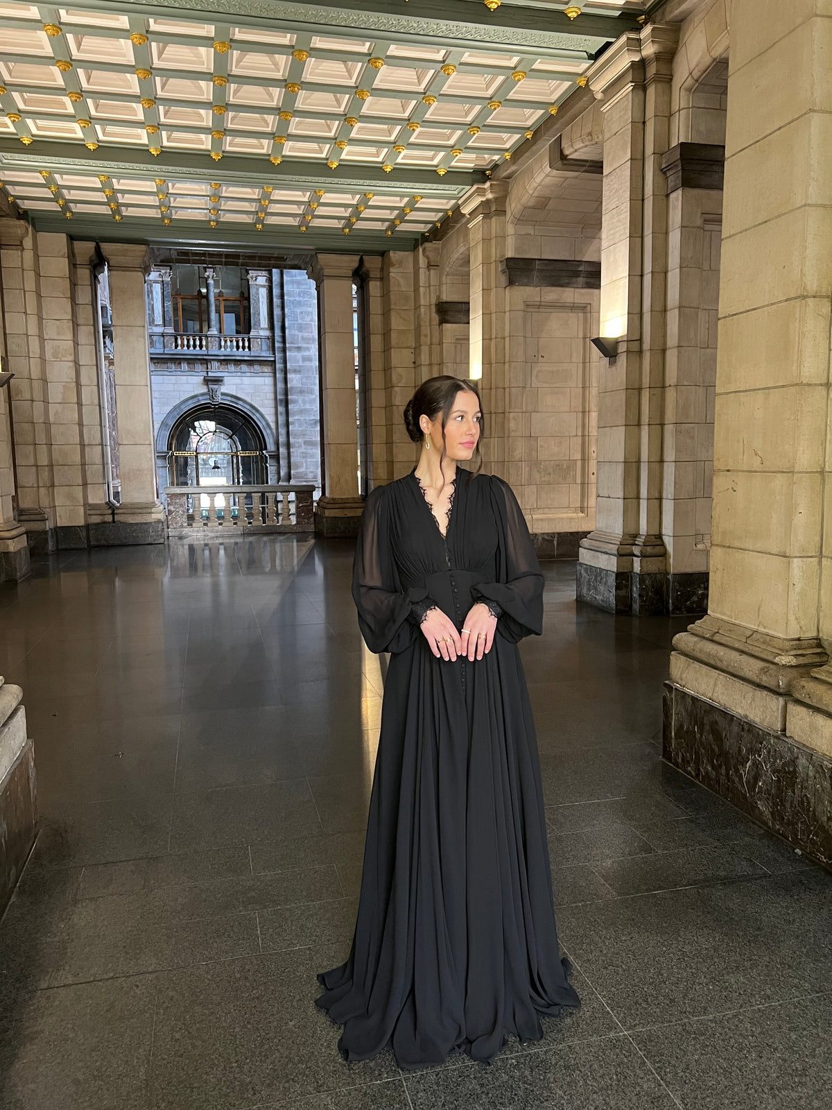 The Hera dress black
