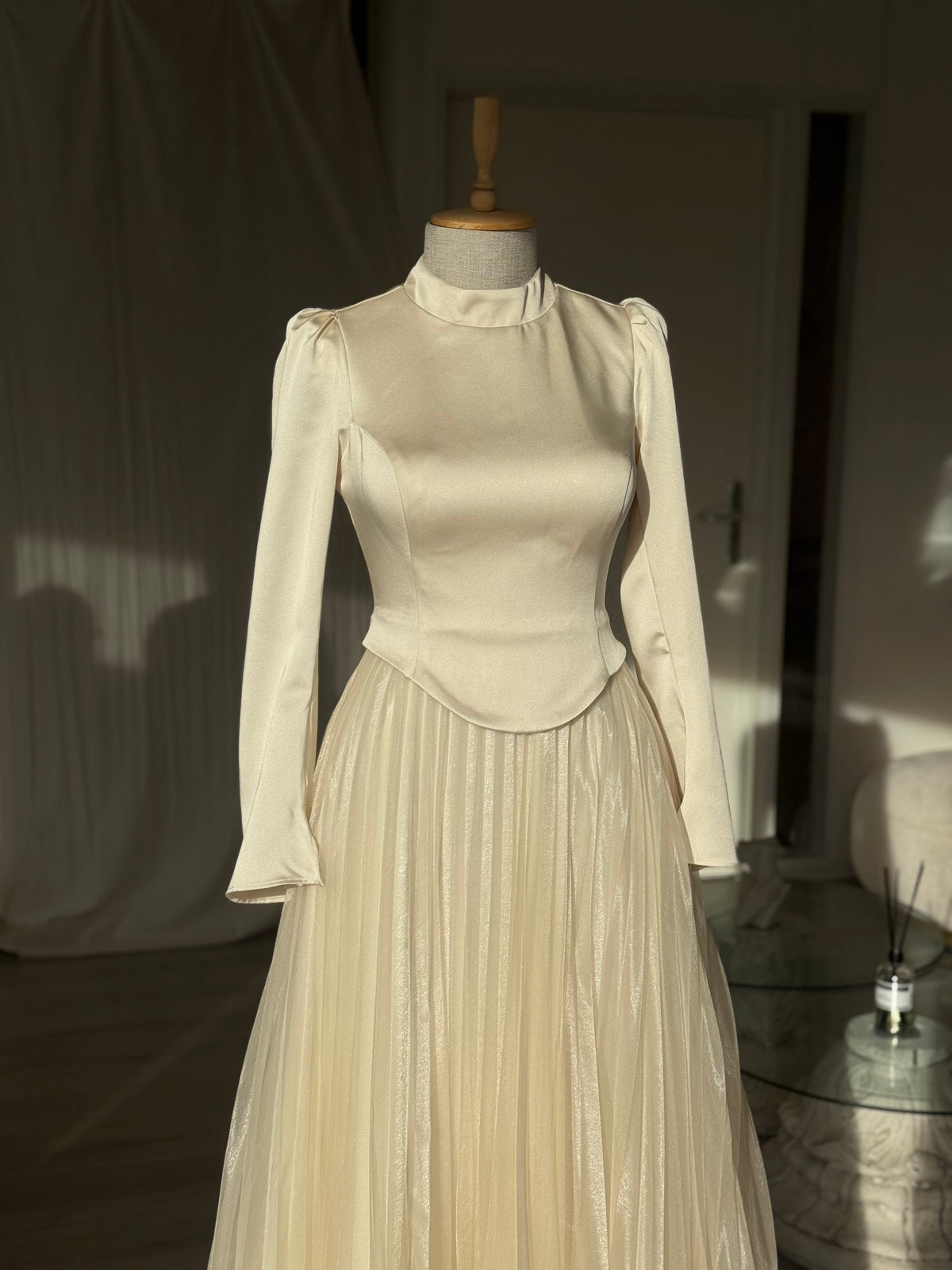 The Amada dress beige