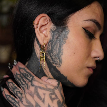CHIC GUILLOTINE EARRINGS